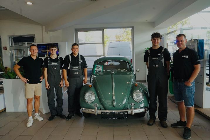 Wir freuen uns sehr unseren neuen Lehrlinge Kevin, Fabio und Moritz bei uns im Autohaus 🦊 begrüßen zu dürfen.😁  Wir wünschen Euch alles Gute für die Ausbildung als KFZ-Techniker und freuen uns Euch auf diesem spannenden Weg zu begleiten.🚘🔧